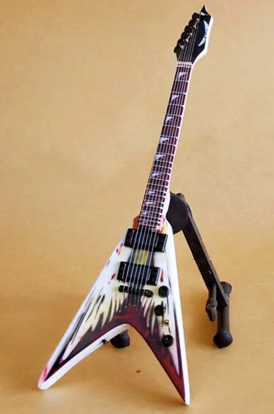 Miniature guitar Flying V Dave Mustaine made in nice quality for sale