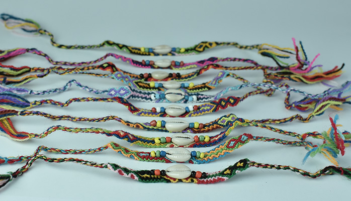 Beach bracelet braided cord in 5 colors with seashell and bead ornament, bali beach bracelet wolesale in cheap price 