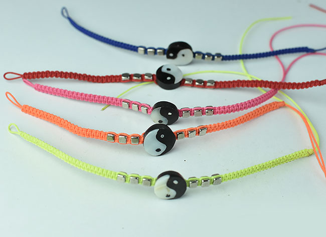 supply bracelet beach yin yang bead in hand braided cords in Makrame style