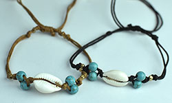 Beach bracelet strings with bead and sheashell
